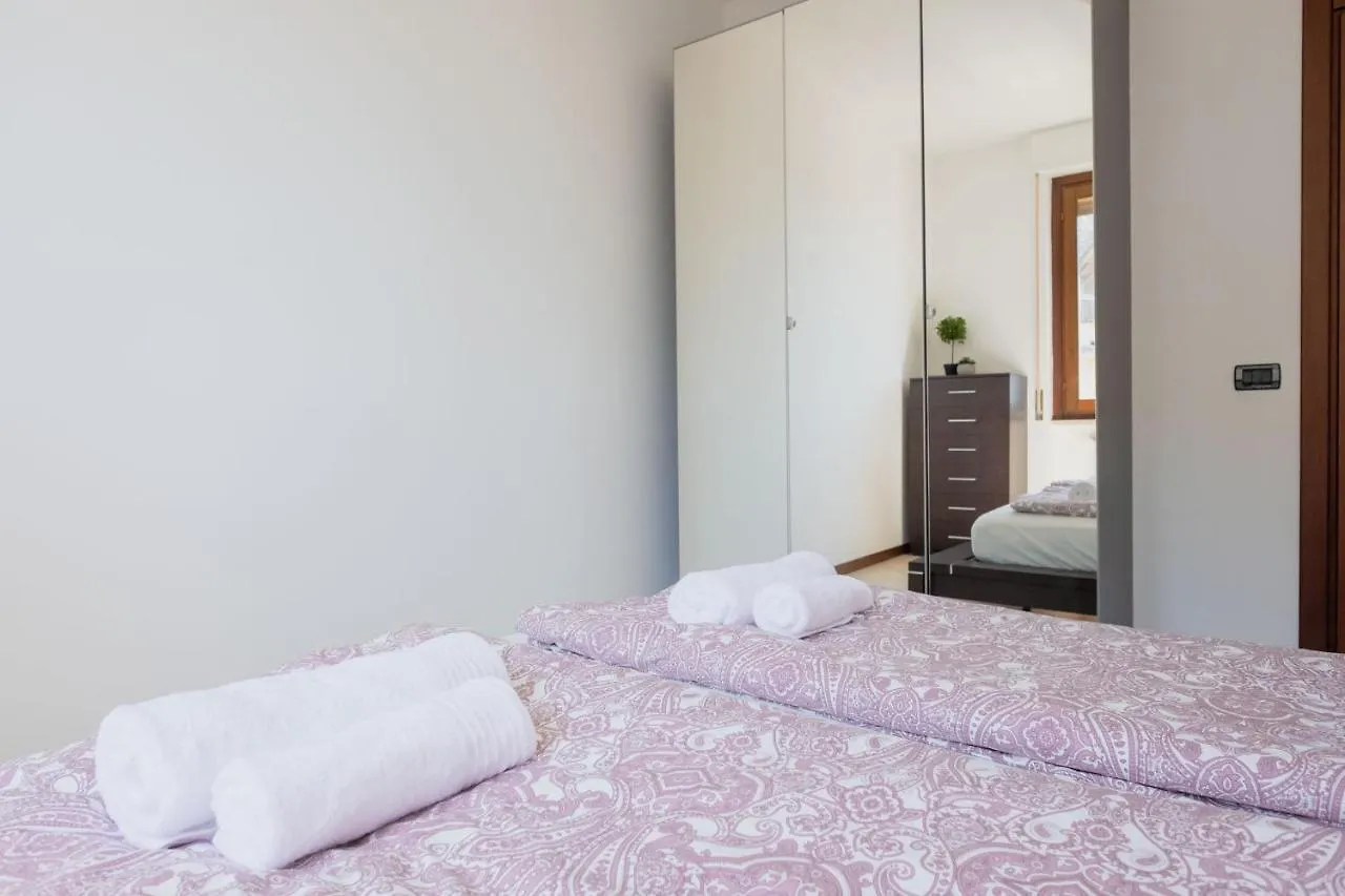 By The Lake Apartments - Centro Storico Desenzano del Garda Italia