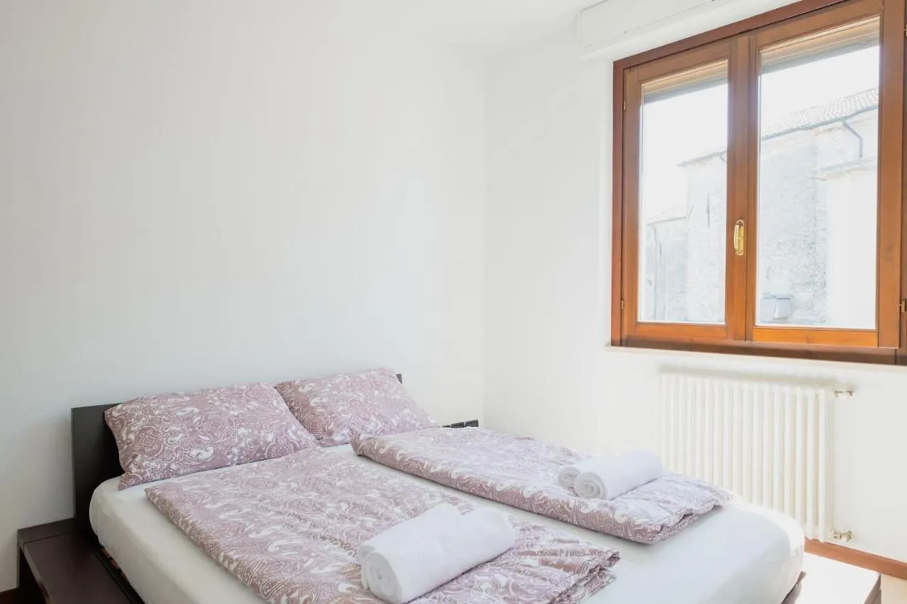 By The Lake Apartments - Centro Storico Desenzano del Garda