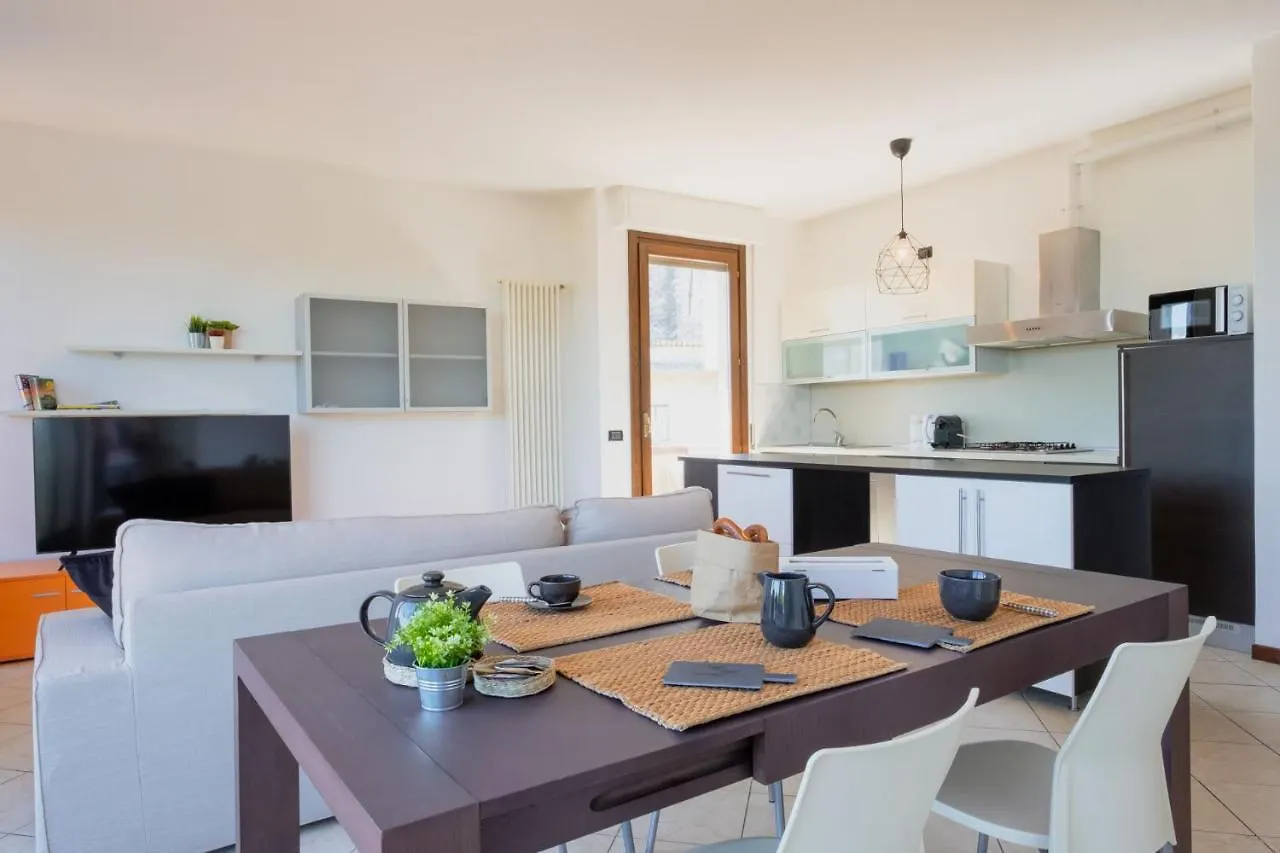 By The Lake Apartments - Centro Storico Desenzano del Garda